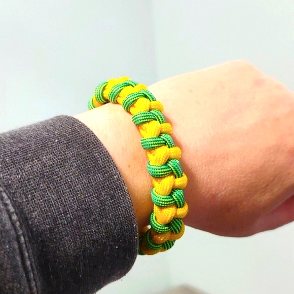 X2 Oregon Ducks team colored Paracord Bracelets. - Picture 5 of 7
